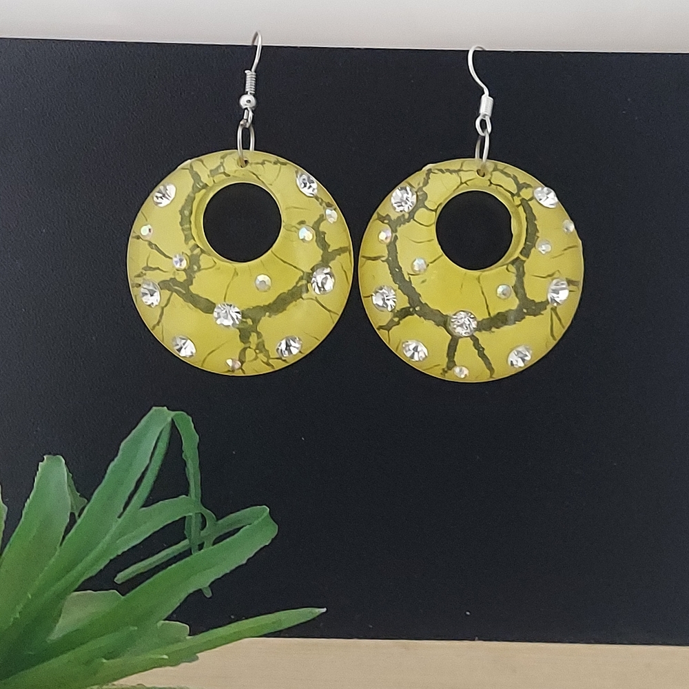 E981 Yellow Chunky Crystal Drop Earrings